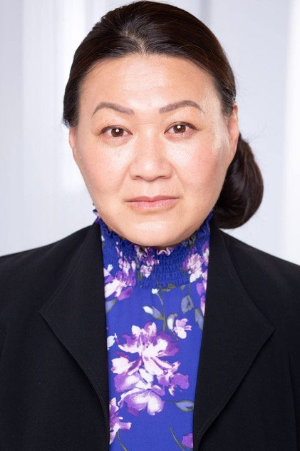 Serene Lee como Mrs Pong
