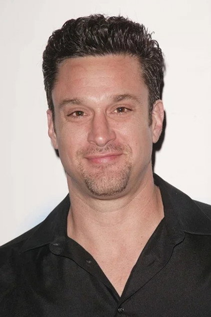 Chris Caldovino como Goodie Carangi