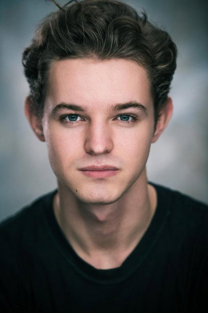 Nikolai Leon dans le rôle de Christopher Robin