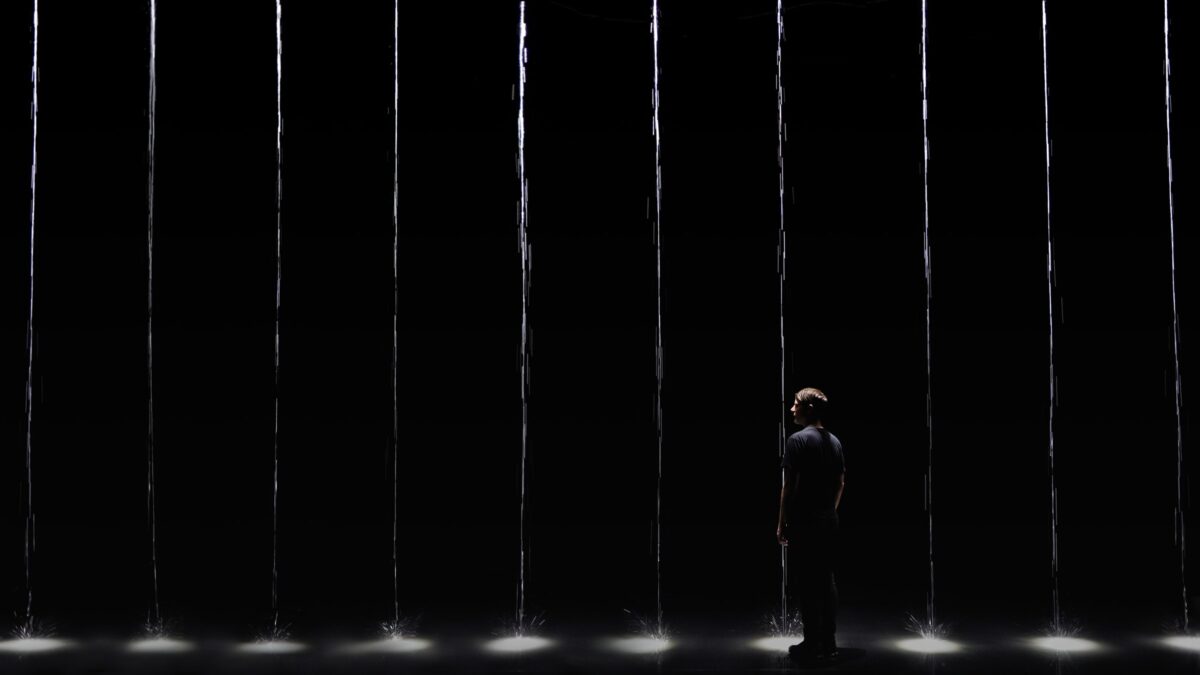 Transdisciplina celebra 10 años en Málaga con la gota de mil años del artista Martin Messier