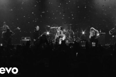 YUNGBLUD gir ut liveversjonen av «Zombie» med Billy Corgan fra Chicago som singel