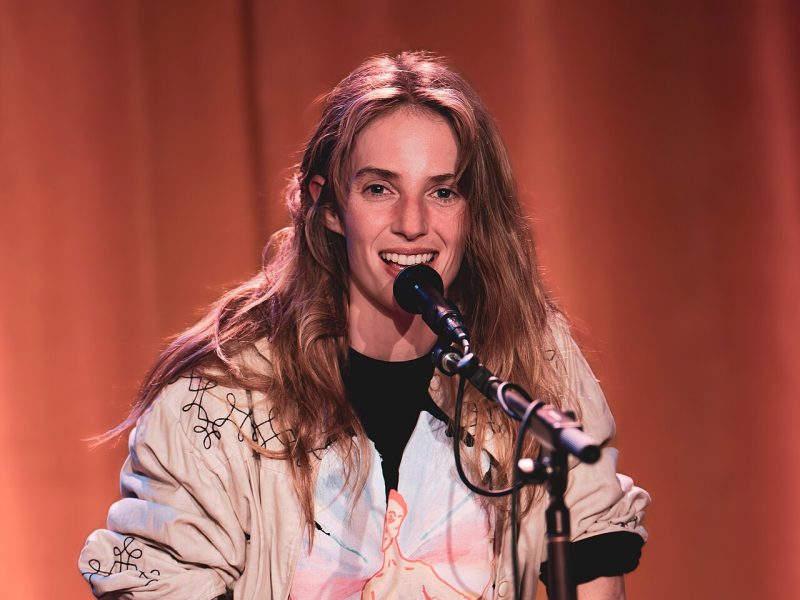 Maya Hawke: Stranger Things की अभिनेत्री, जो मानती हैं कि मशहूर माता-पिता ने दरवाज़ा खोला