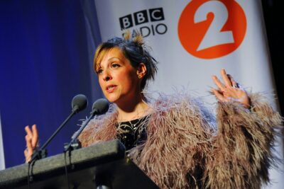 Mel Giedroyc, 20초 만에 Bake Off를 떠난 영국 진행자가 걸어온 길