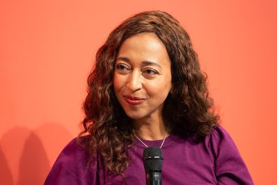 Melanie Raabe, la autora alemana de thrillers cuyo debut, Die Falle, ya es una serie de Netflix