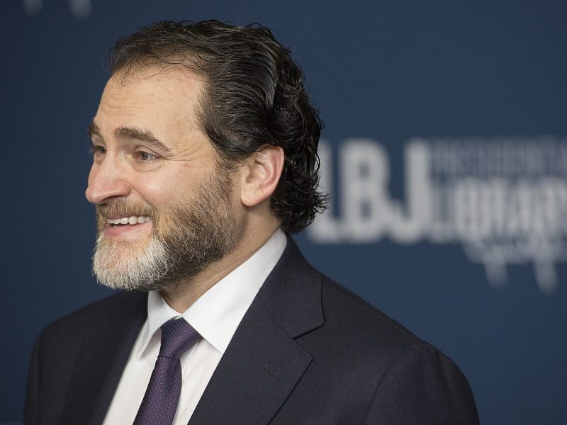 Michael Stuhlbarg, o pai de Me Chame Pelo Seu Nome, é o vice-presidente de Digger