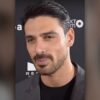 ミケーレ・モローネ、イタリアで「美しすぎる」と拒まれた俳優がマセラティ兄弟に