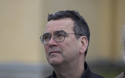Mick Herron, el oficinista del tren de Oxford que hizo de los descartes del MI5 la mejor novela de espías