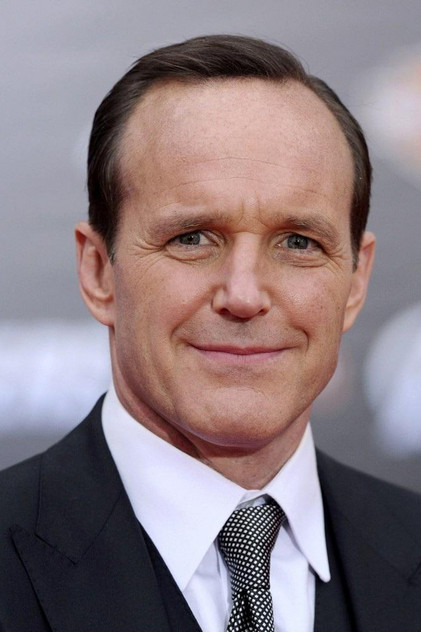Clark Gregg în rolul lui Arthur Sackler