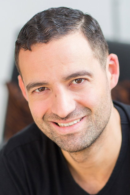 Daniel Stolfi as Officer