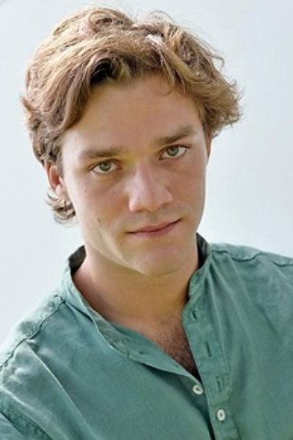 Lorenzo Richelmy as Massimo Di Lorenzo