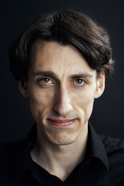 James Swanton dans le rôle d’Ash Man