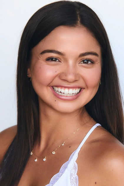 Siena Agudong dans le rôle de Sue Snell