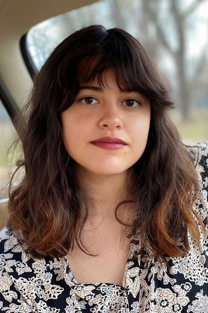 Grace Edwards como Charlotte