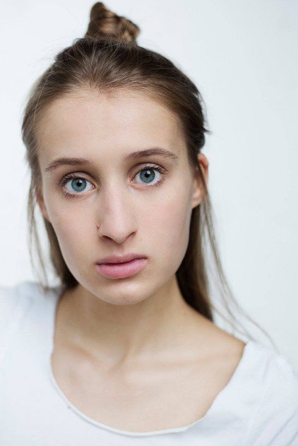 Zuzanna Puławska como Posterunkowa Barbara Pasterz