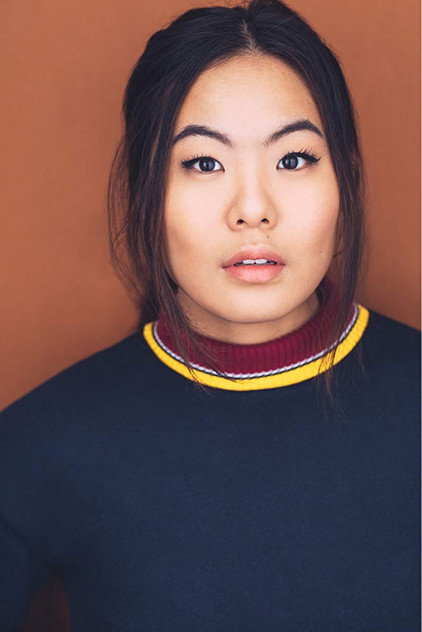 Nicole Kang como Bev