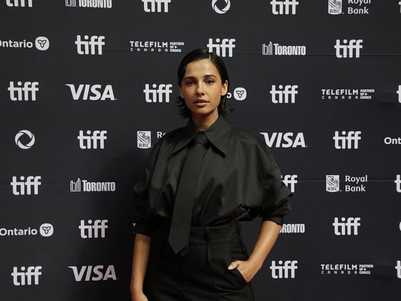 Naomi Scott, a atriz que emprestou a voz a Jasmine antes de cantar em nome próprio