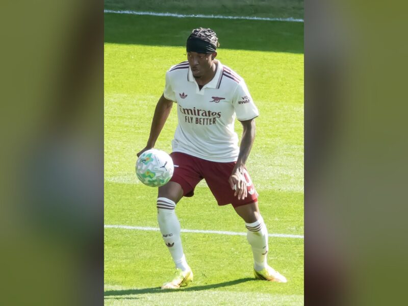 Noni Madueke, o extremo que os adeptos do Arsenal recusaram e que se fez campeão