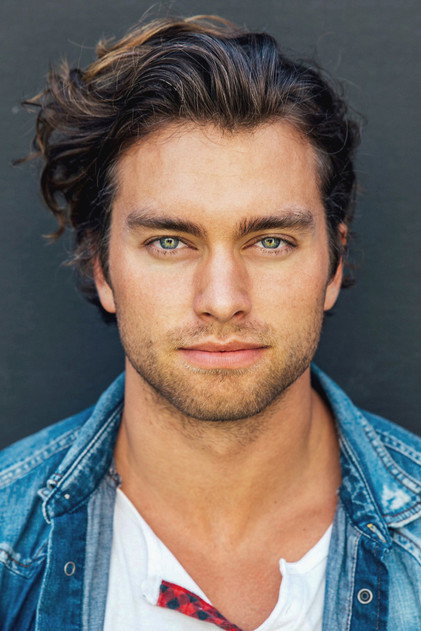 Pierson Fodé como The Man from Miami