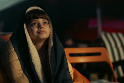 ‘더 시그널'(2024)는 넷플릭스의 독일 우주 미니시리즈입니다. 리뷰: 즐겁고, 가족 친화적이며, 너무 복잡하지 않습니다