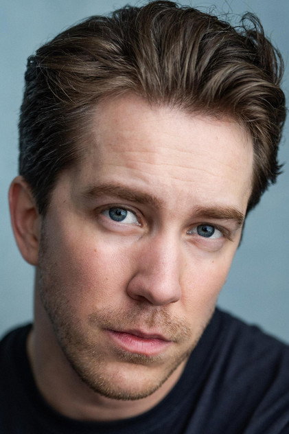 Fredrik Skogsrud como Mikkel