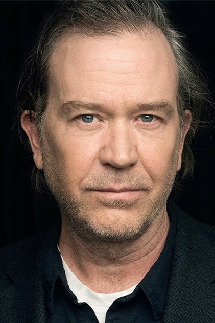 Timothy Hutton como Leo Steinem