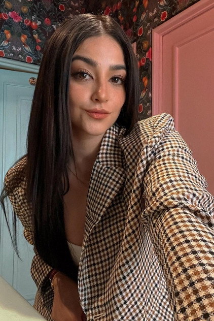 Geraldine Galvan como Hostess Fancy