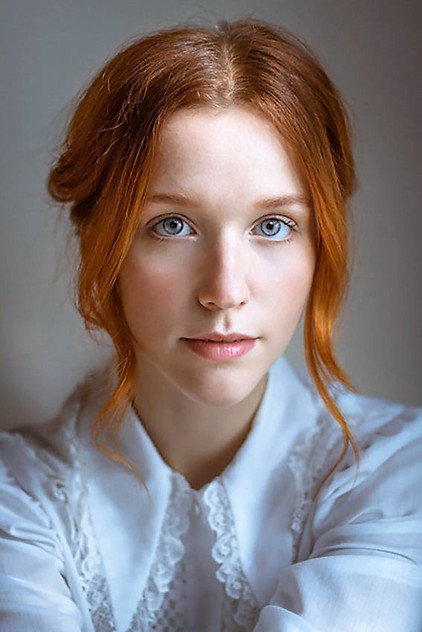 Irina Bravo como Angela