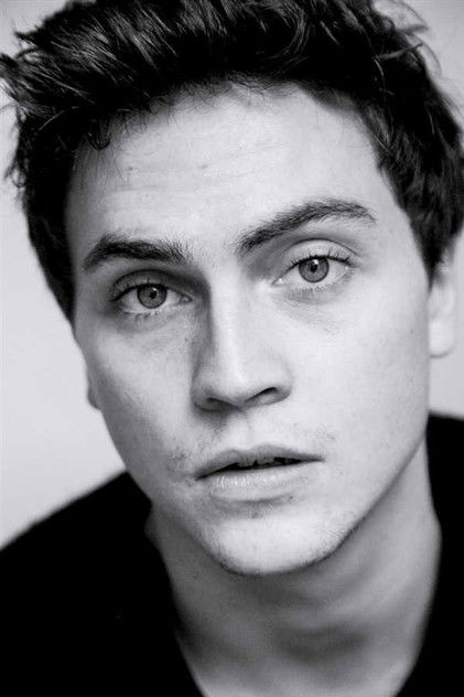 Louis Peres como Jean Valjean jeune