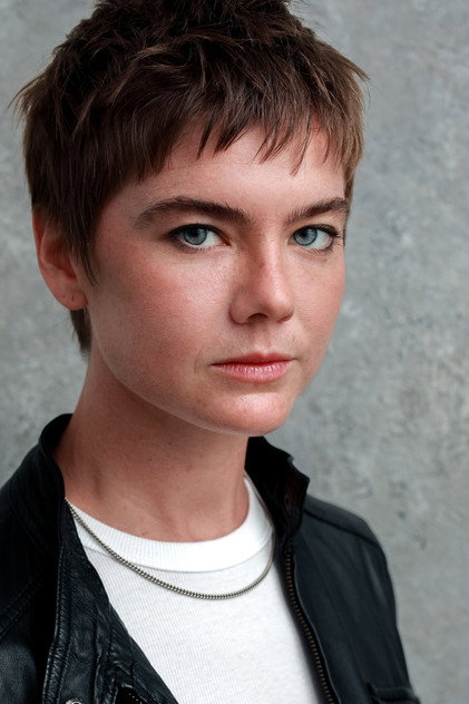 Sarah J. Bartholomew como Hannah