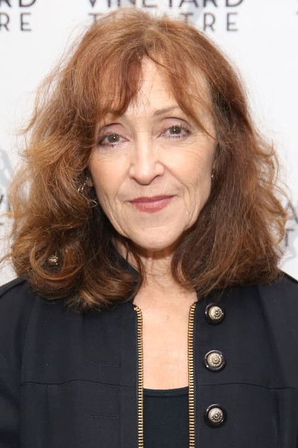 June Gable como Mama Russo