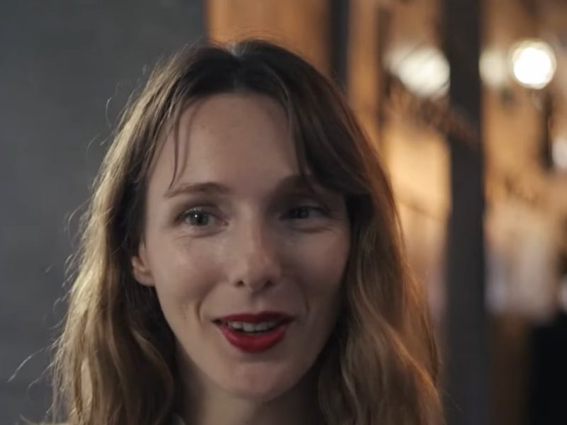 Pauline Clément, 스케치 코미디에서 코메디 프랑세즈 정단원이 된 배우의 이중생활