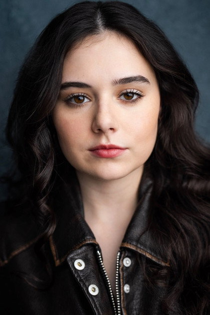 Julia Antonelli dans le rôle d’Elaine adolescente