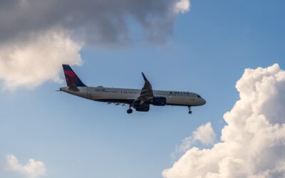 Delta cobra mais e corta assentos na econômica com conta de combustível US$ 6 bi maior