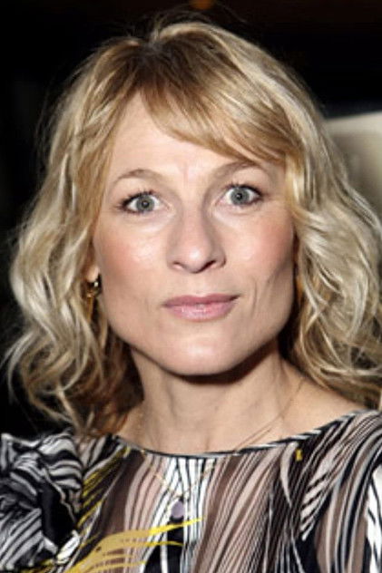 Angie Milliken como Sarah