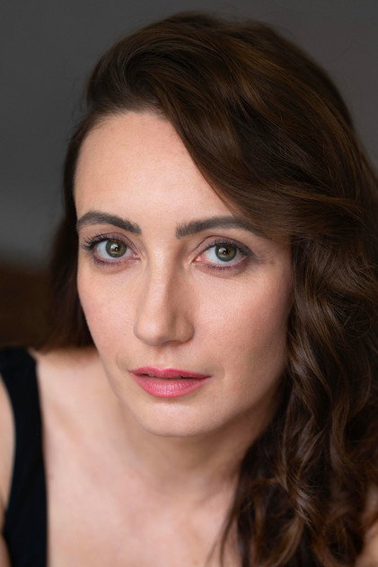 Julia Messina como Newsreporter