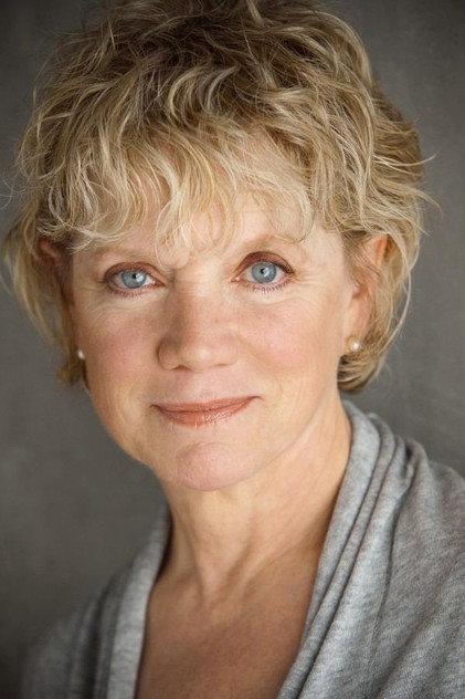 Gretchen Corbett como Kurt's Aunt Kitty