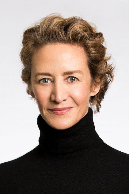 Janet McTeer como Lillian