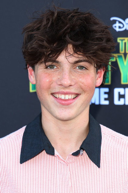 Brady Noon como Wyatt Walker