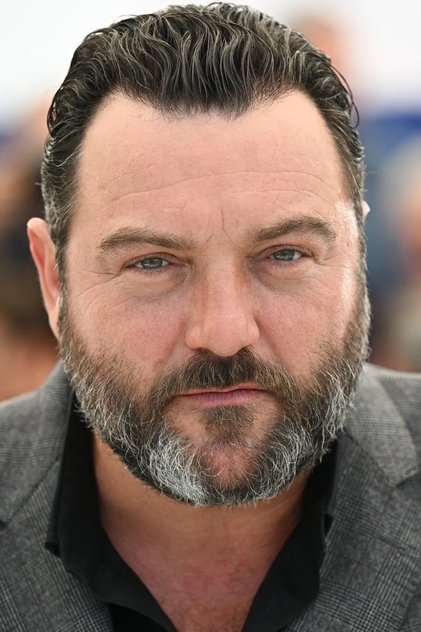 Denis Ménochet dans le rôle de Jeeves