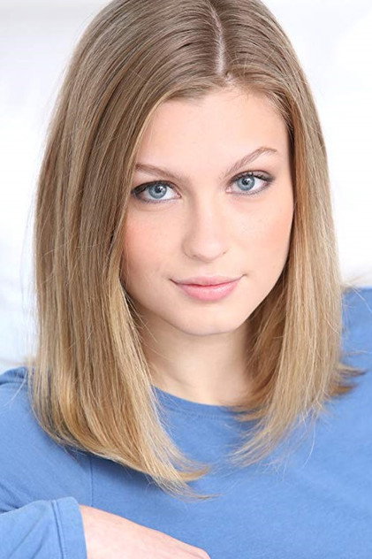 Hayley Griffith como Sarah