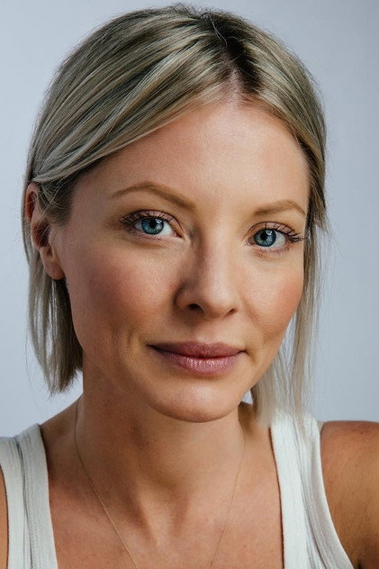 Kaitlin Doubleday como Mimi