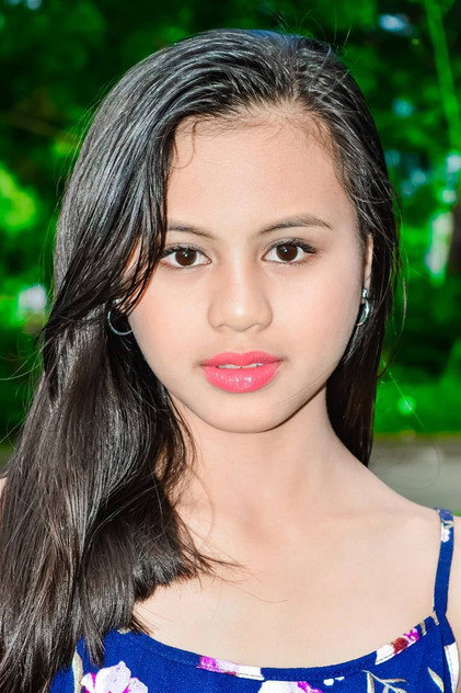 Althea Pinzon als Apple
