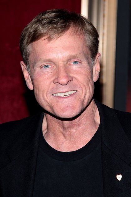 William Sadler como Father Hagan