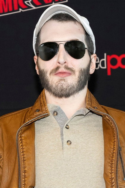 Zach Hadel como Additional Voices (voice)