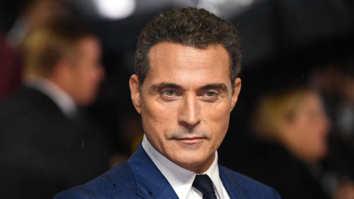 Rufus Sewell, l&rsquo;éternel méchant du cinéma que la télévision a enfin pris au sérieux