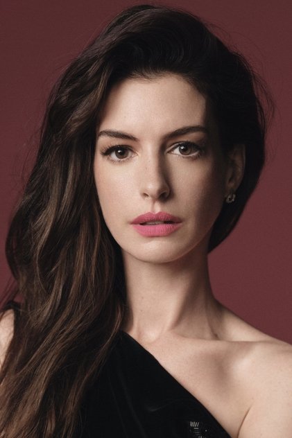 Anne Hathaway în rolul lui Brand