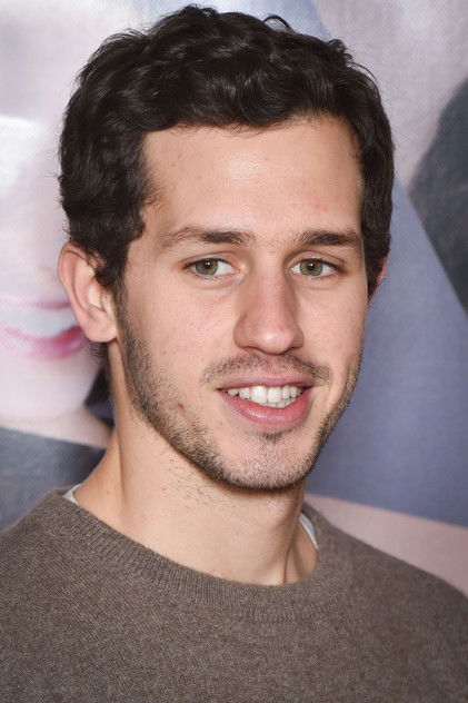 Victor Belmondo como Jay
