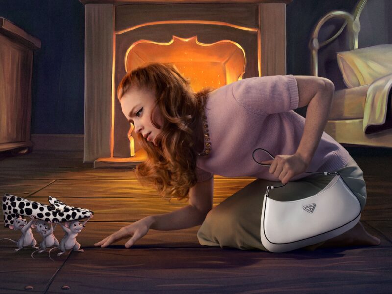 Sadie Sink protagoniza la Navidad de Prada: frente a la IA, el lujo es el lápiz