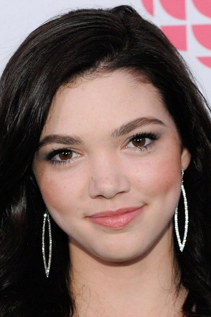 Alisha Newton como Helen