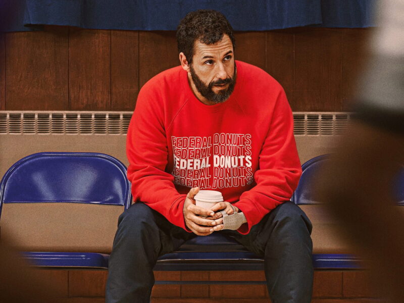 Hustle: Un drama deportivo que no acierta con su identidad
